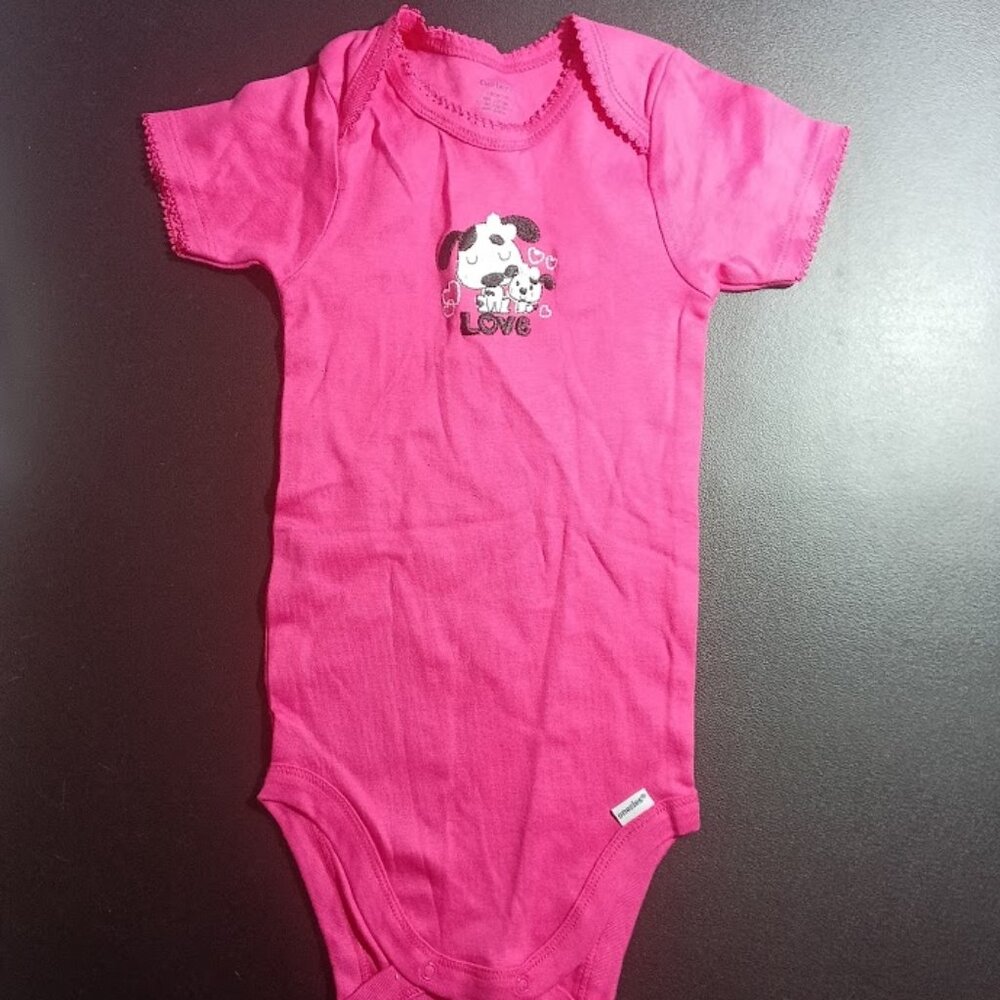 Gerber 24M 1 piece Hot Pink with puppies and "Love"